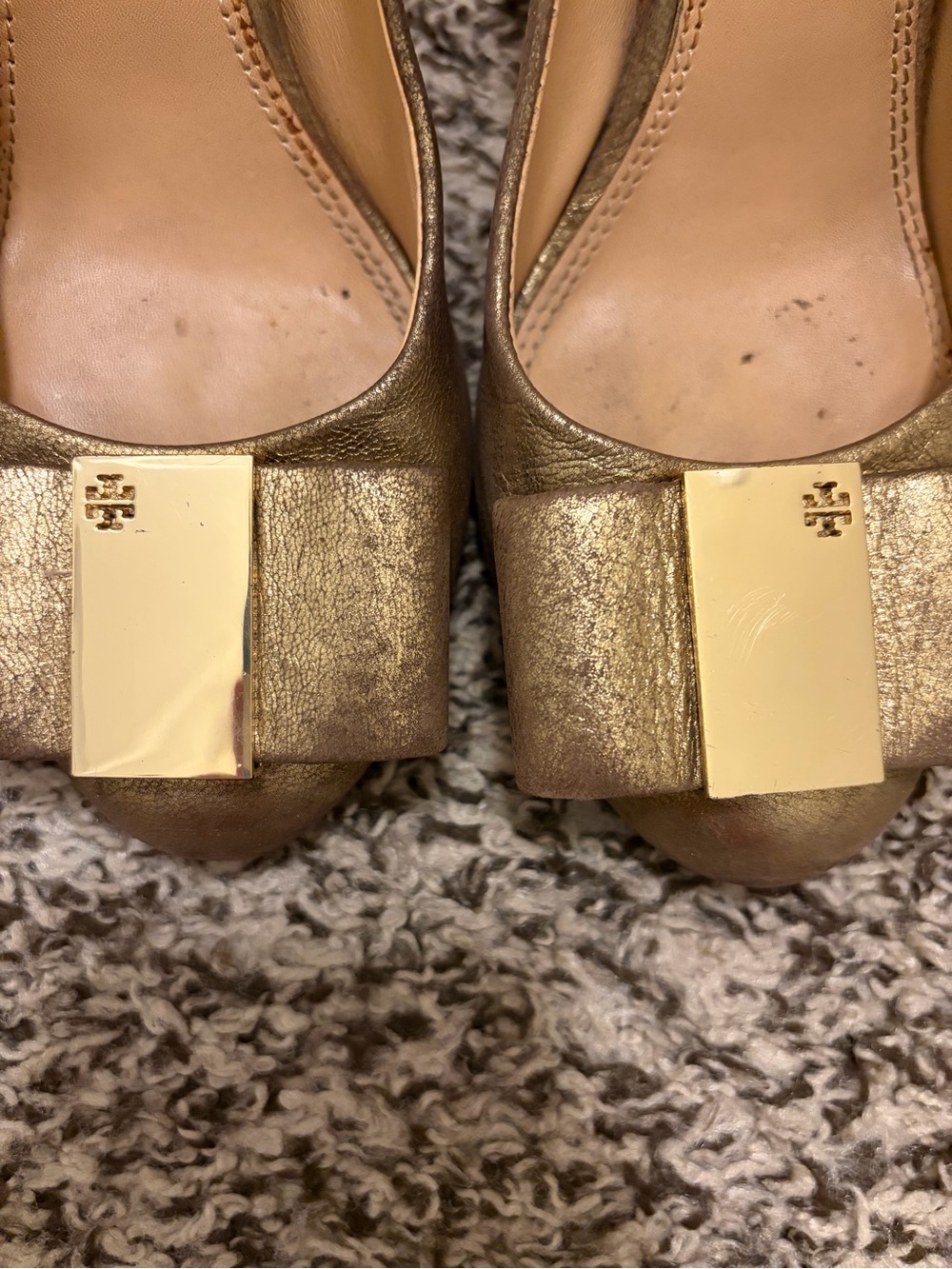 Tory Burch Gold Metallic Bow Pumps - Picture 5 of 8